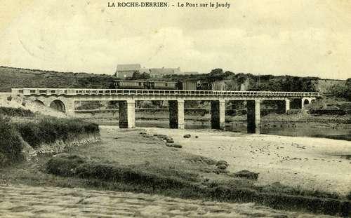 pont-sur-le-jaudy-a-la-roche-derrien.jpg
